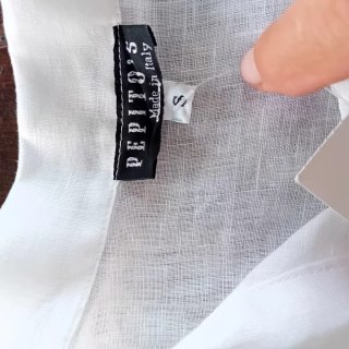 Vestitino in lino bianco con cartellino