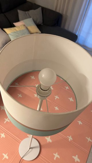 Lámpara de pie salón beige y verde