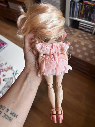 Rainbow High Victoria Whitman Muñeca
