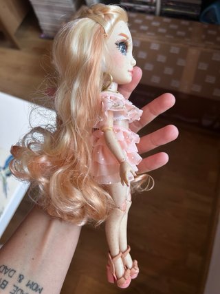 Rainbow High Victoria Whitman Muñeca