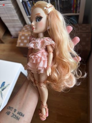 Rainbow High Victoria Whitman Muñeca