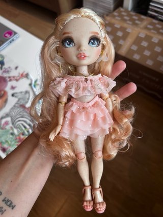 Rainbow High Victoria Whitman Muñeca