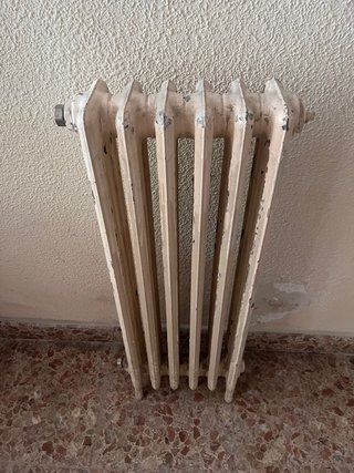 Radiador de hierro antiguo