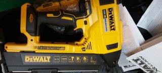 Clavadora DeWalt XR Li-Ion Brushless