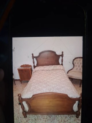 Dormitorio clásico de madera