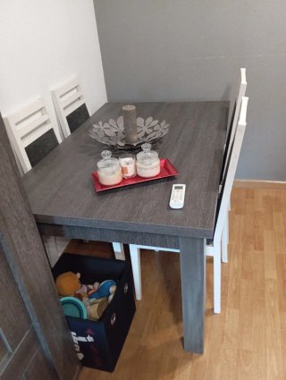 Mesa de comedor y 4 sillas