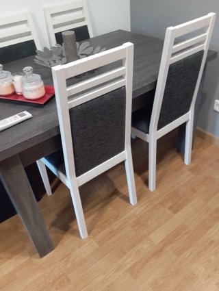 Mesa de comedor y 4 sillas