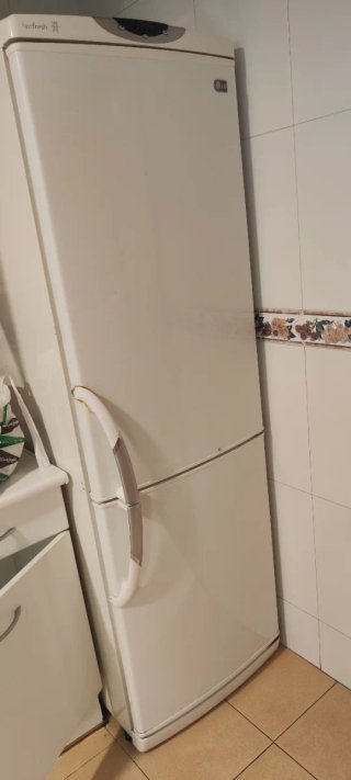 Lavadora Midea 7kg Microondas Frigorífico combi LG