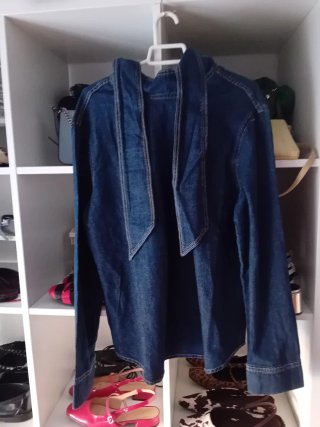Blusa vaquera y obsequio  2 prendas