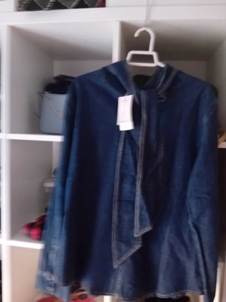 Blusa vaquera y obsequio  2 prendas