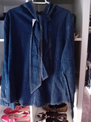 Blusa vaquera y obsequio  2 prendas