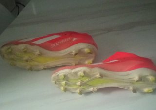 Scarpe da calcio Adidas per adulti su erba