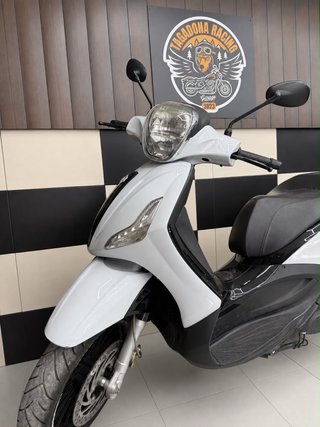 Piaggio Beverly Blanca
