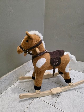 Cavallo dondolo peluche marrone e bianco