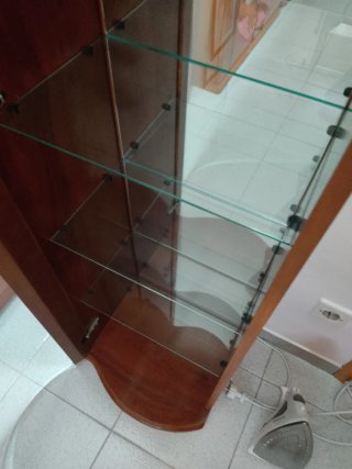 Vitrina de comedor de madera y cristal