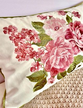 Funda de cojín 50x30 Decorativo.Bordado Ramo Rosas