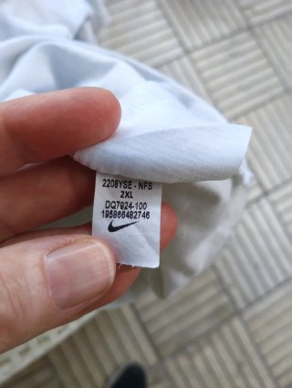 Maglietta Nike bianca con logo Swoosh
