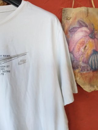 Maglietta Nike bianca con logo Swoosh