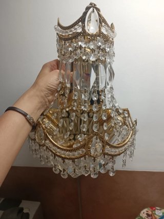 Lámpara de cristal y metal dorada