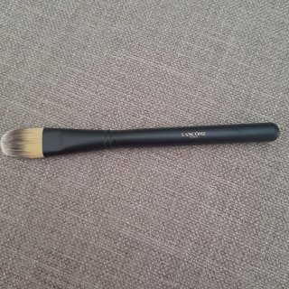 Brocha de maquillaje Lancôme Negra y Beige