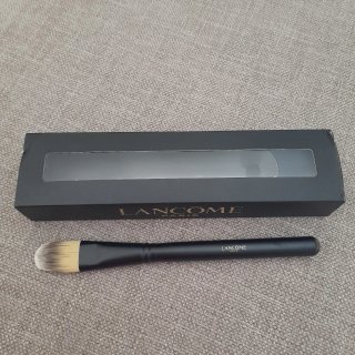 Brocha de maquillaje Lancôme Negra y Beige