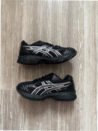 ASICS Gel-Kayano 14 Talla 42 Negro/Plata