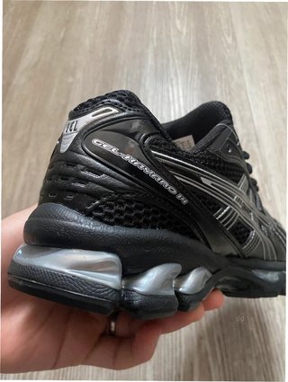 ASICS Gel-Kayano 14 Talla 42 Negro/Plata