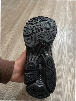 ASICS Gel-Kayano 14 Talla 42 Negro/Plata