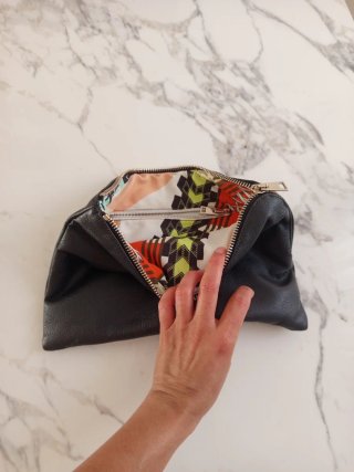 Borsa a mano nera in pelle