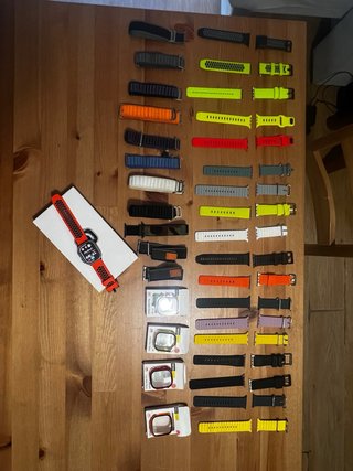 Apple Watch Ultra - + 25 cinturini e 4 custodie