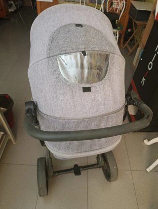 Carrito de bebé negro