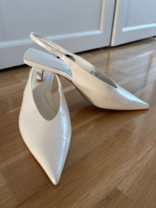 Zapatos de tacón blancos