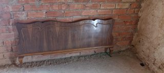 Cabecero de cama antiguo de madera