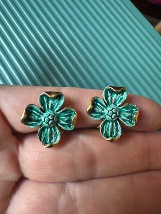 Orecchini fiore smaltati oro e verde turchese