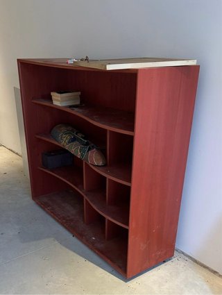 Mueble comedor madera rojo desgastado