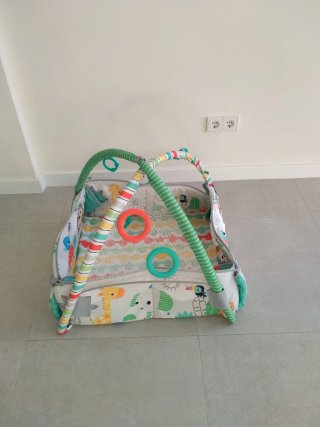 Alfombra de juego para bebé con animales