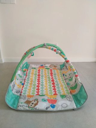 Alfombra de juego para bebé con animales