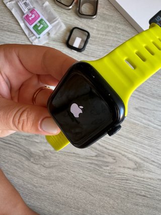 Apple Watch SE 2 Negro con Correa Amarilla
