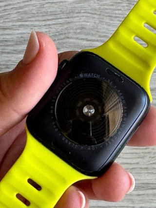 Apple Watch SE 2 Negro con Correa Amarilla
