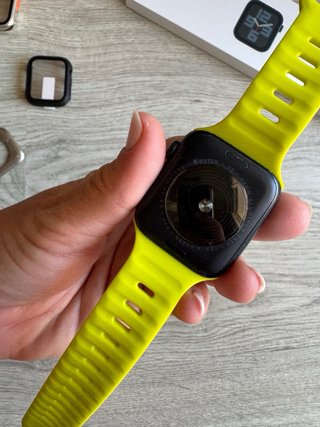 Apple Watch SE 2 Negro con Correa Amarilla