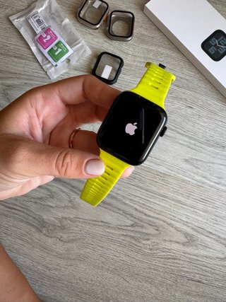 Apple Watch SE 2 Negro con Correa Amarilla