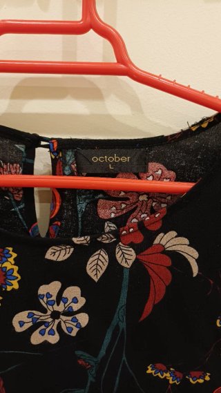 Blusa October manga larga floral talla L
