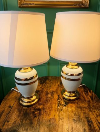 Lámparas de mesa doradas y blancas (2)