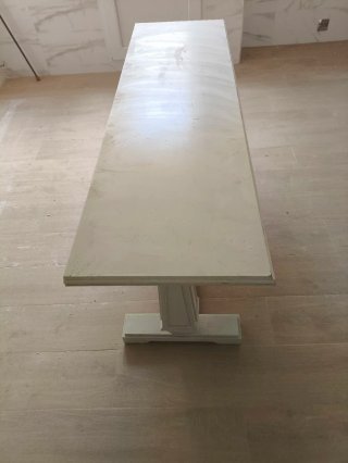 Mesa de comedor blanca de madera