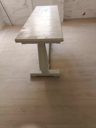 Mesa de comedor blanca de madera