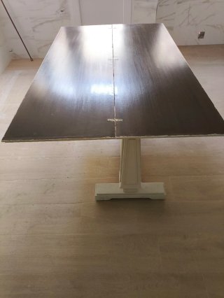 Mesa de comedor blanca de madera