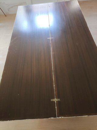 Mesa de comedor blanca de madera