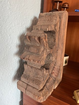 Figura porcelana hombre con cubos, jarron y sujeta