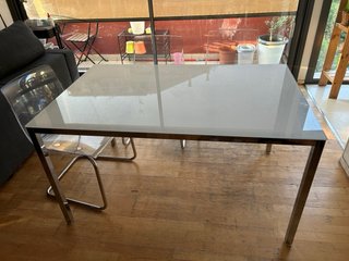 Mesa Comedor Ikea Blanca y 3 Sillas Transparentes
