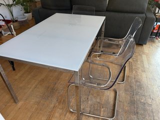 Mesa Comedor Ikea Blanca y 3 Sillas Transparentes